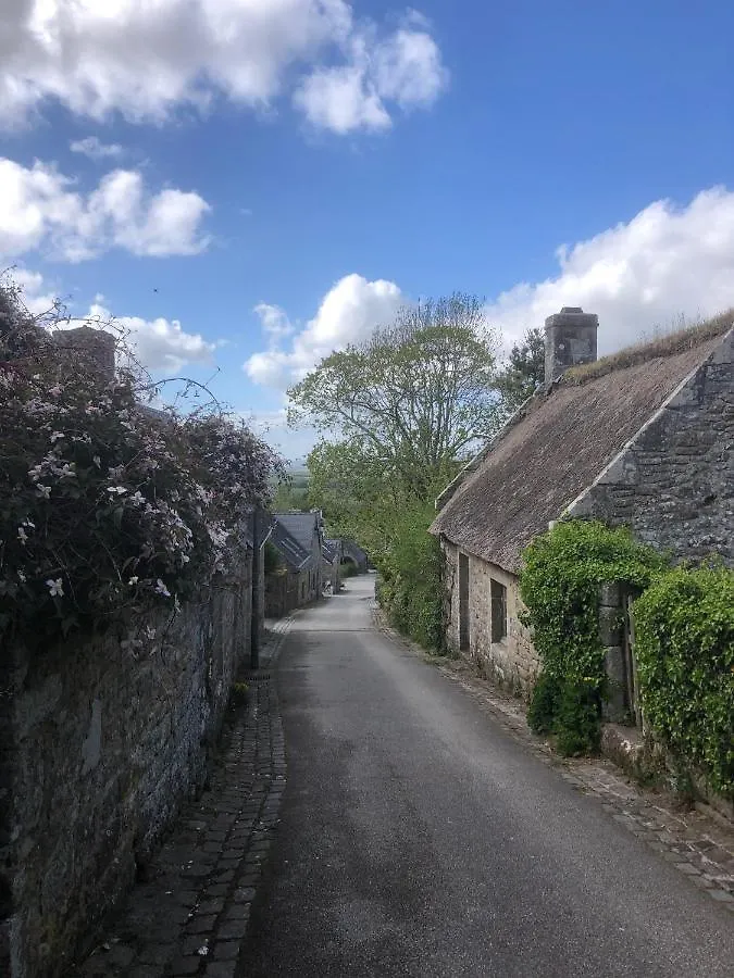Gite D'Hote Romantique Et Artistique Au Coeur De Locronan Guest house