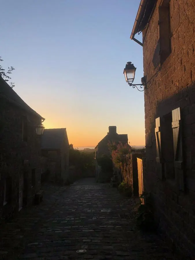Guest house Gite D'Hote Romantique Et Artistique Au Coeur De Locronan