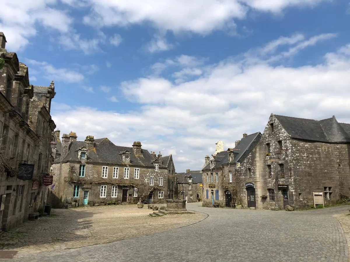Gite D'Hote Romantique Et Artistique Au Coeur De Locronan 0*,  France