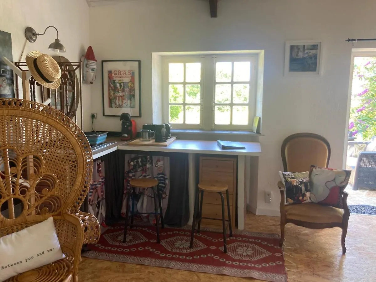Guest house Gite D'Hote Romantique Et Artistique Au Coeur De Locronan