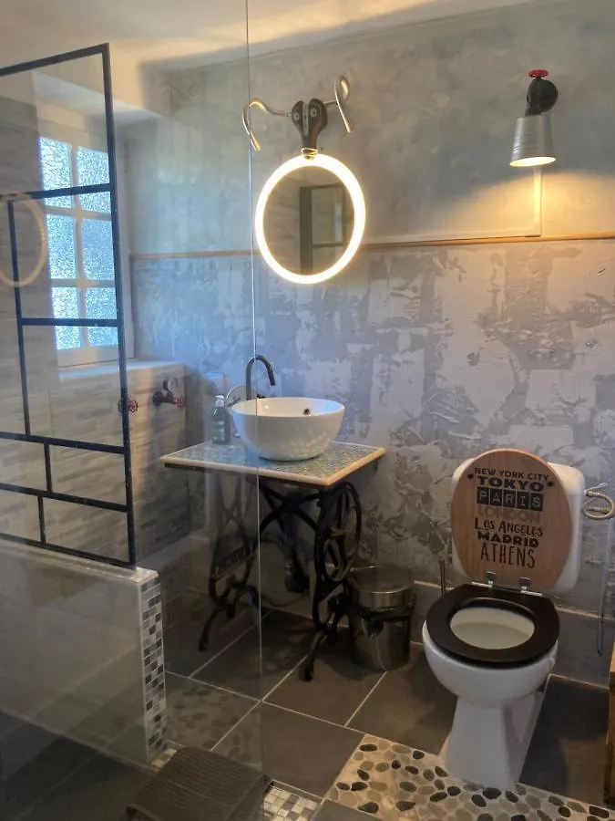 Guest house Gite D'Hote Romantique Et Artistique Au Coeur De Locronan